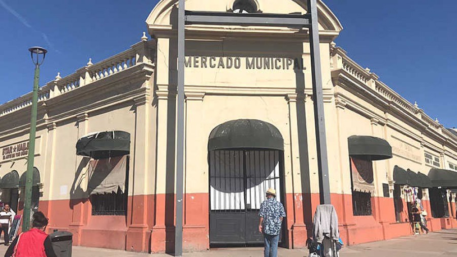 Mercado Municipal abre sus puertas con restricciones