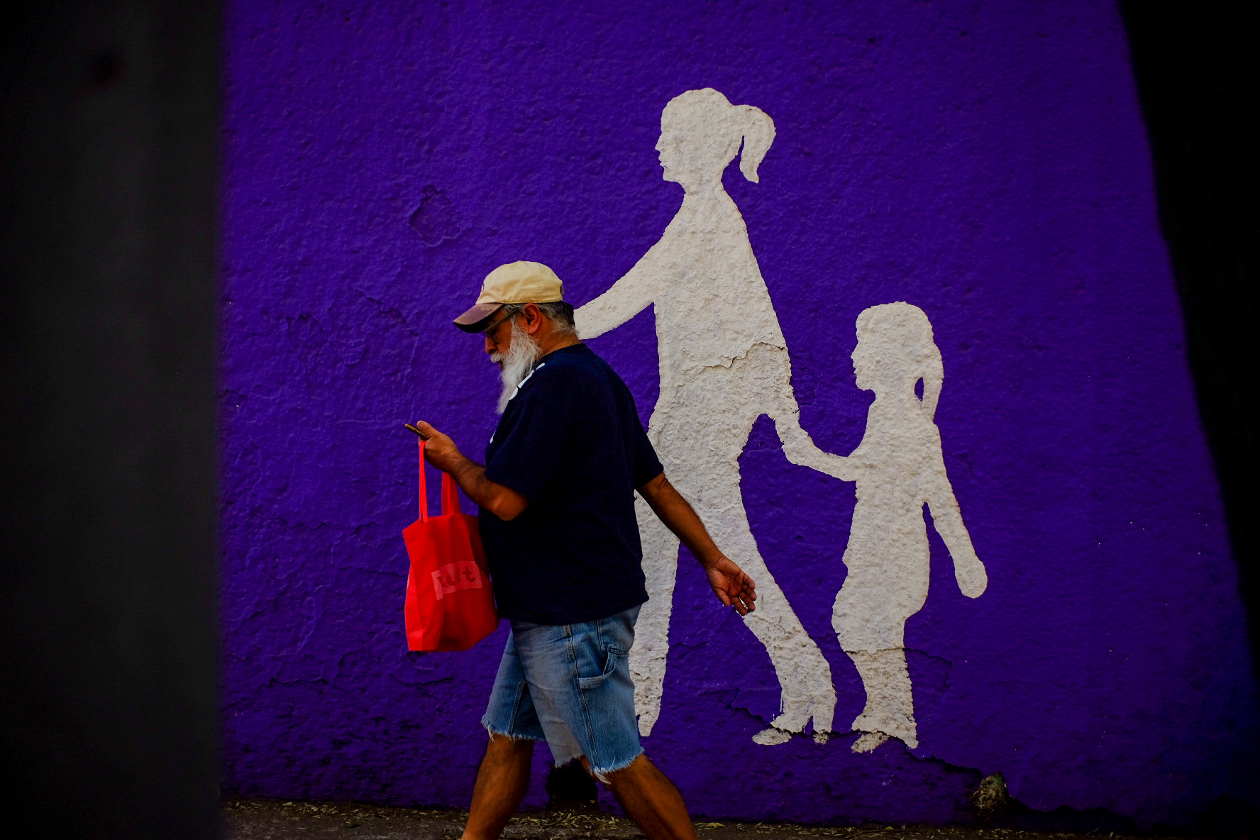 Paro de mujeres enseña su músculo en la vida del país