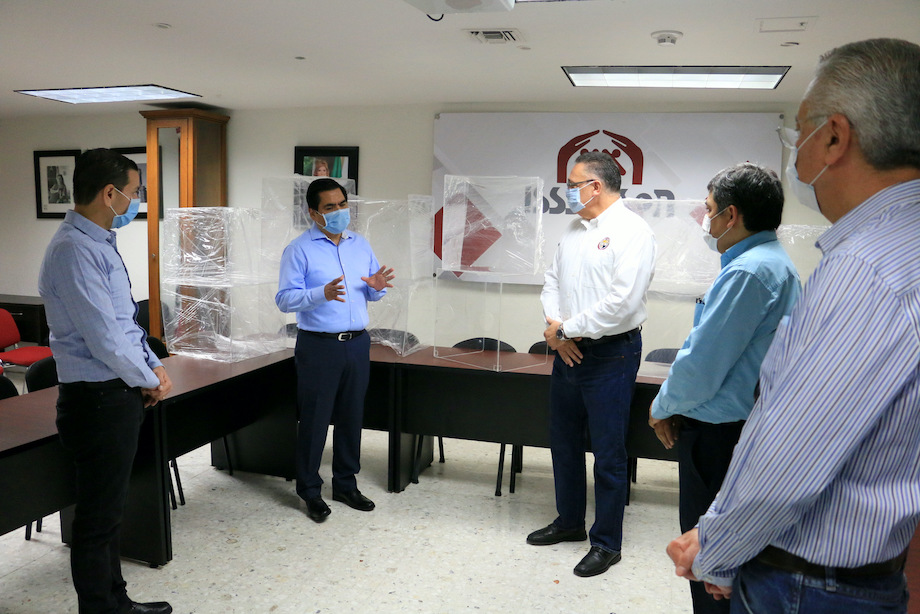 Recibe Isssteson 15 Cajas Protectoras para intubación por casos de Covid-19 Recibe Isssteson 15 Cajas Protectoras para intubación por casos de Covid-19