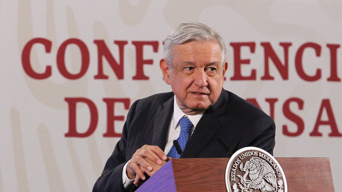 Críticas de extitulares de Salud tienen que ver con intereses políticos: AMLO