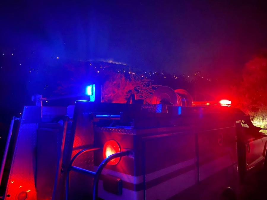 Bomberos de Hermosillo atiende incendio en Cerro del Bachoco