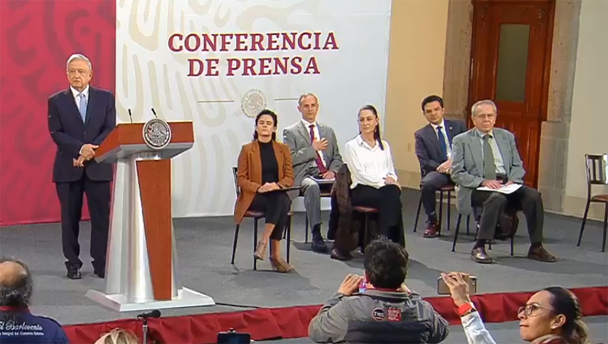 Video: «Por ti», canción de Óscar Chávez, suena en la mañanera de AMLO