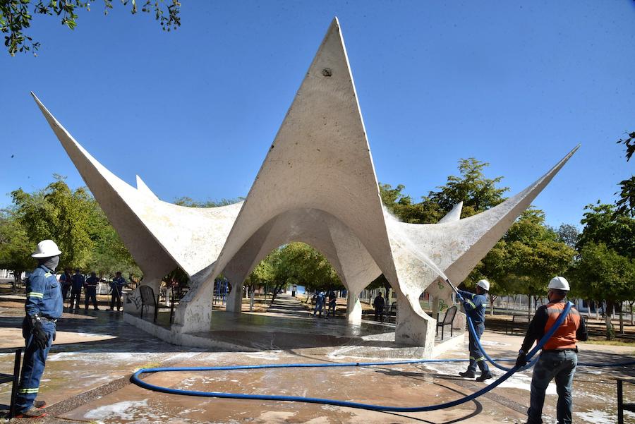 Realizan limpieza profunda en Plaza Copacabana de la colonia Olivares1
