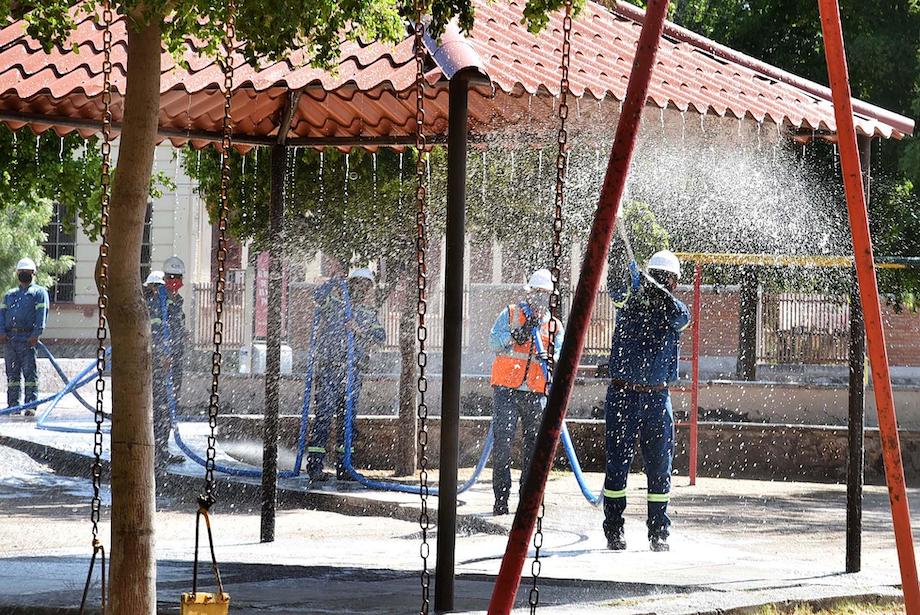 Realizan limpieza profunda en Plaza Morelos