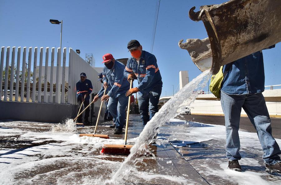 Sanitizan exterior del hospital del Issste en Hermosillo