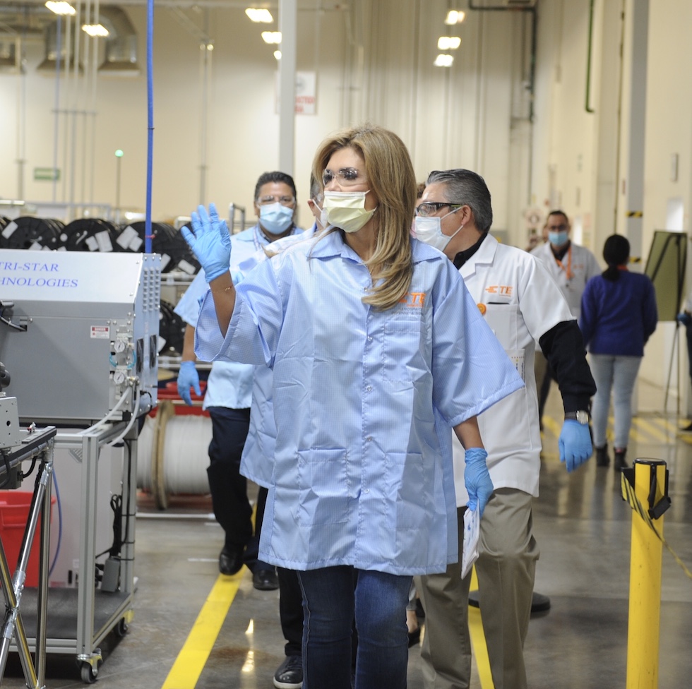Revisa Gobernadora Pavlovich protocolos de salubridad en etapa preparatoria en planta TE Connectivity
