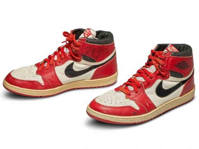 Tenis de Michael Jordan rompen récord en subasta