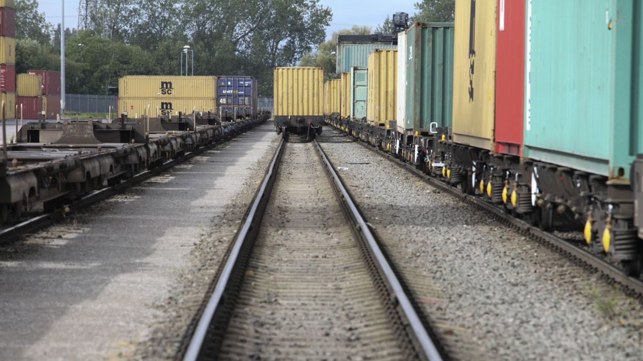 Exportaciones de México a EU se desploman 48% en abril