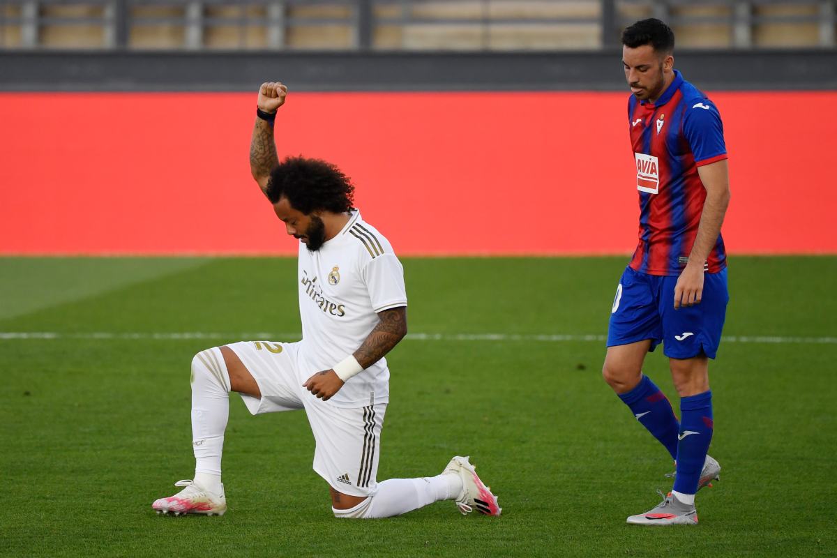 Marcelo celebra gol con gesto antirracista Marcelo celebra gol con gesto antirracista