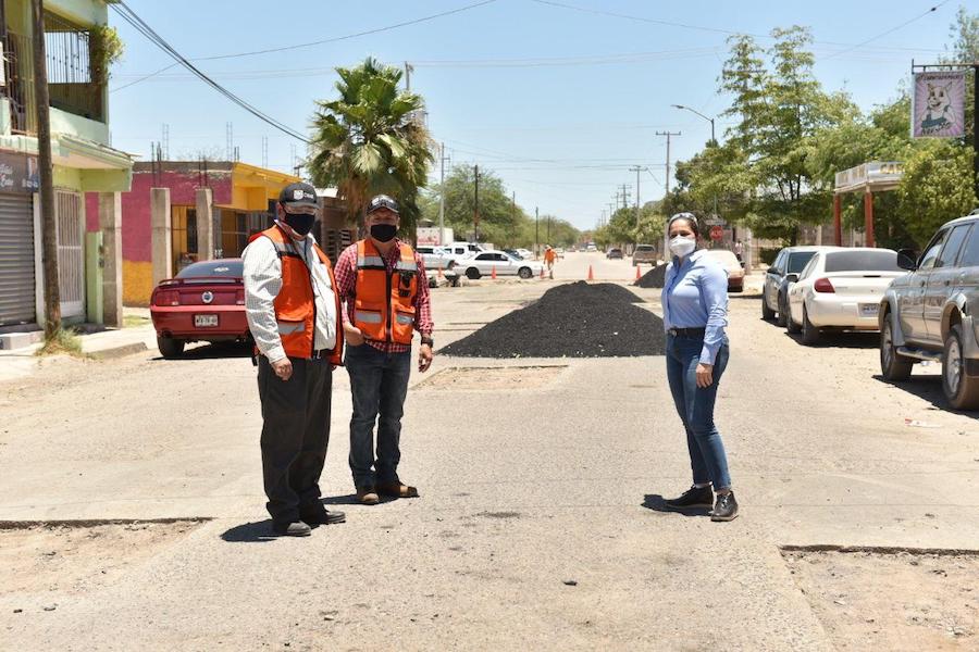 Supervisa Celida López trabajo de “tapabaches” en Las Minitas y Olivares