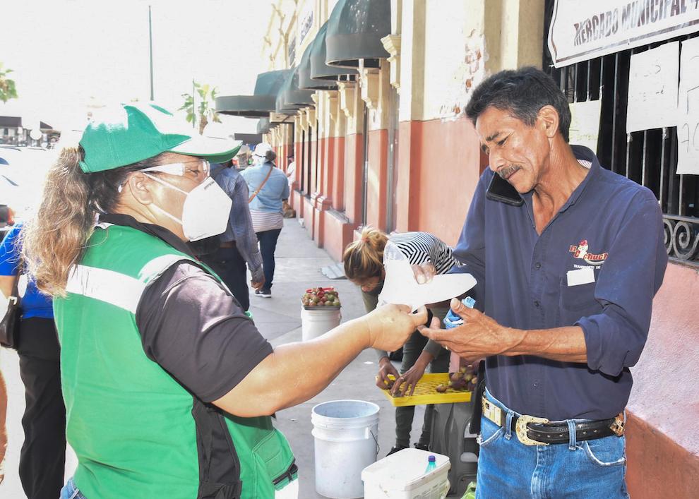 Continúan Brigadas de Vida estrategias preventivas de contagios en el Centro Comercial de HMO