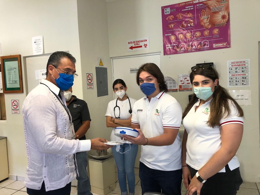 Donan alumnos del CECyTE equipo médico en Granados Donan alumnos del CECyTE equipo médico en Granados