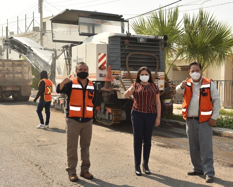 Supervisa alcaldesa Celida López obras de recarpeteo en la colonia Palmar del Sol