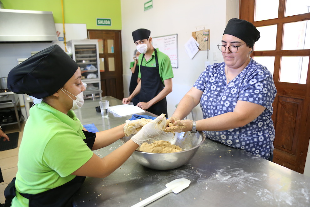 Anuncian Centro Manos a la Vida ciclo laboral en línea