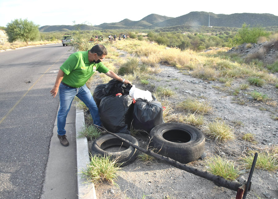 Limpian deportistas y Gobierno de Hermosillo ruta de activación física al norte de la ciudad