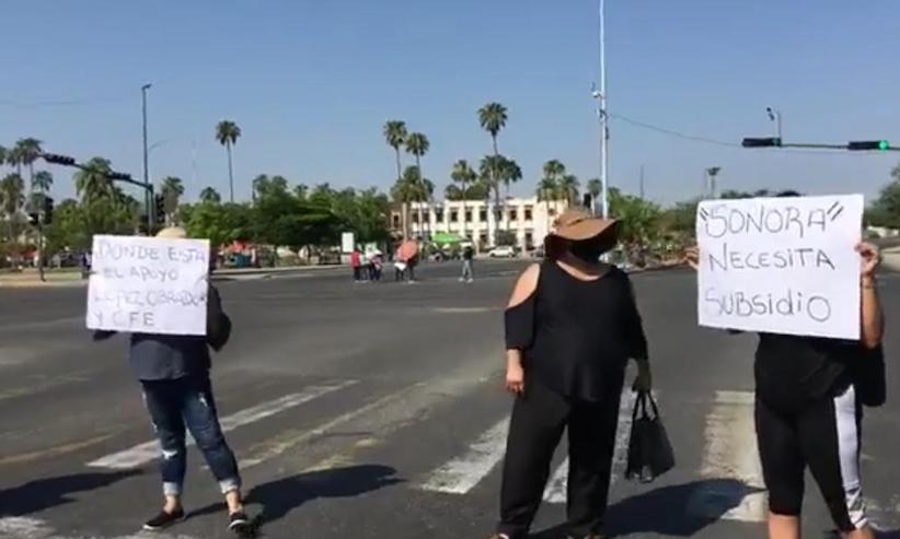 Ciudadanos protestan en contra de la CFE por altos costos de facturación