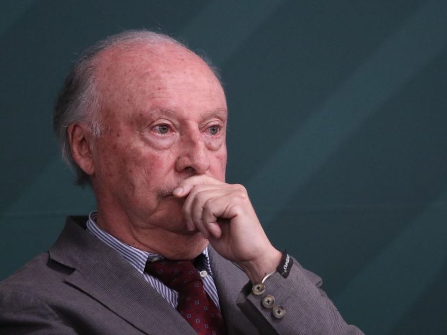 Si titular de la Semarnat cumple su función, no tiene por qué renunciar: López Obrador