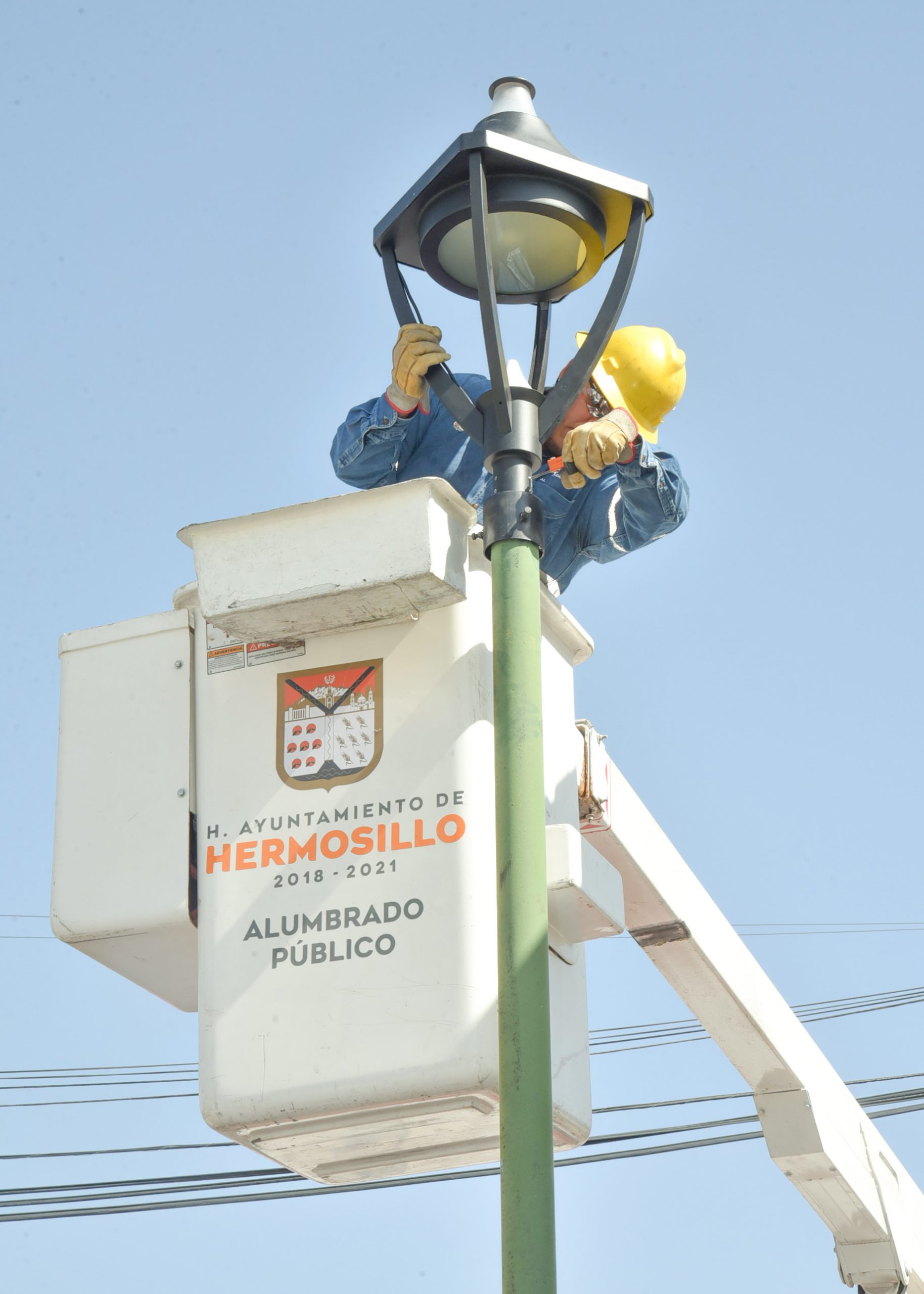 Lleva Alumbrado Público acciones de mantenimiento preventivo a parques y plazas