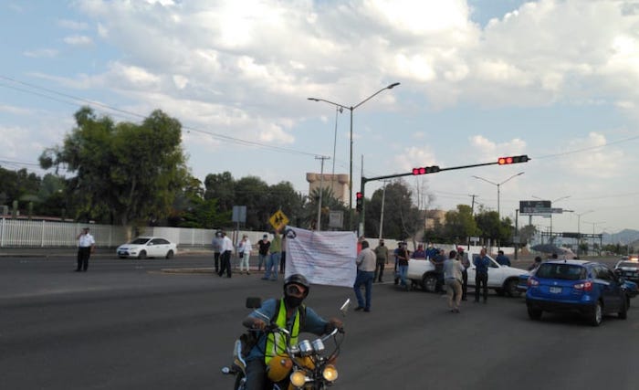 Presionan maestros y trabajadores del Cobach por cierre de planteles