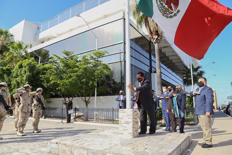 Encabeza Congreso del Estado honores a la bandera