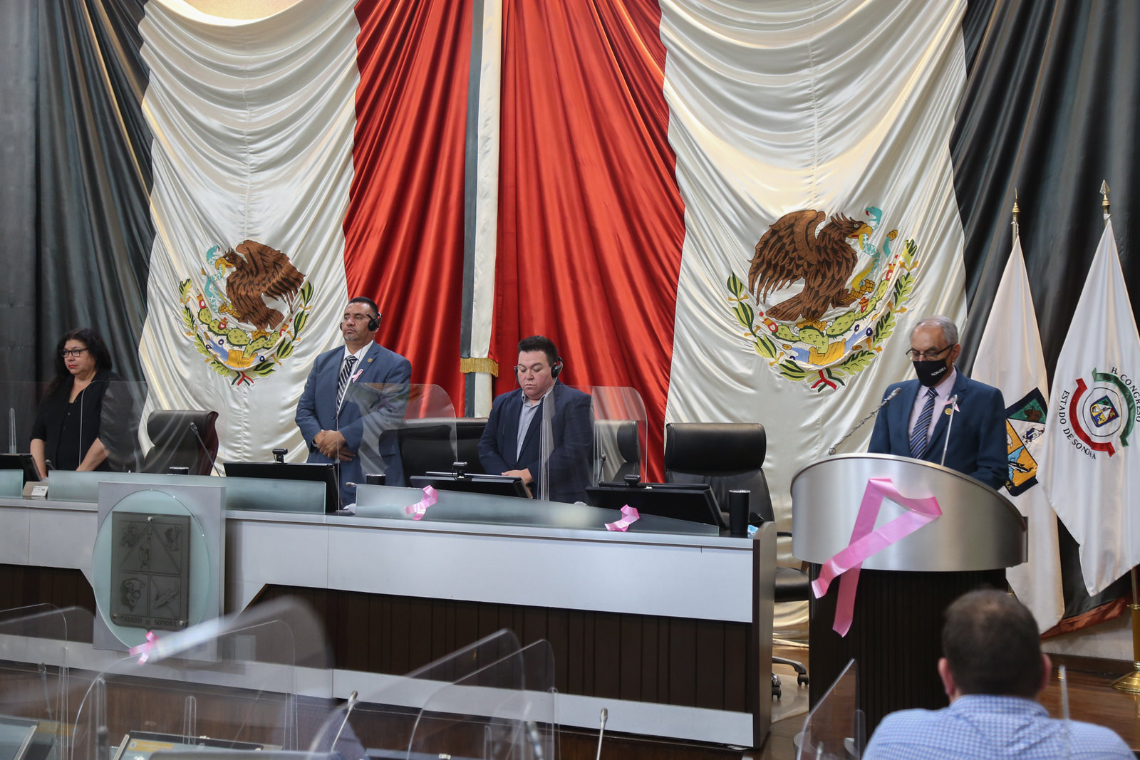 Presentan iniciativas para reconocer a mujeres, y de cultura cívica