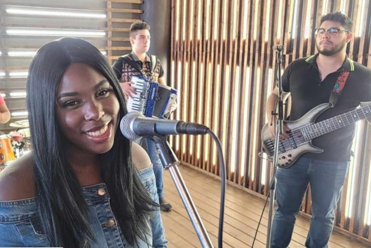 Afroestadunidense conmueve cantando música mexicana Afroestadunidense conmueve cantando música mexicana