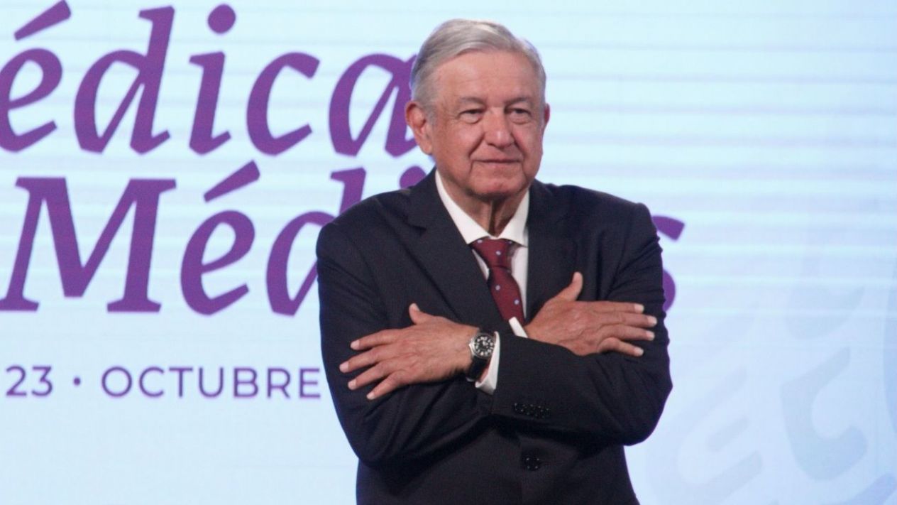 Banxico tiene que bajar más la tasa de interés para que gente pida más préstamos: López Obrador