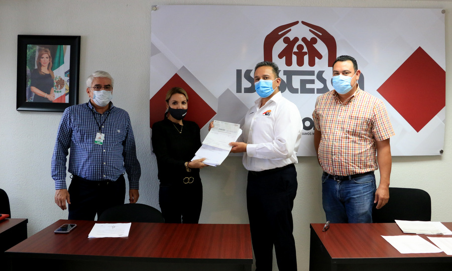 Entrega Isssteson créditos de vivienda a personal de base de Sueisssteson