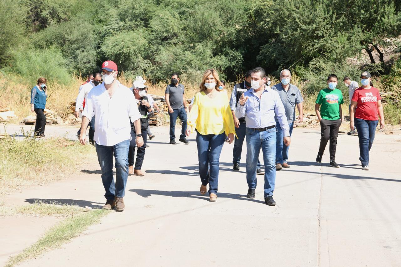 Entrega Gobernadora obras, becas y apoyos a pequeños productores en gira por Bacanora, Arivechi y Sahuaripa