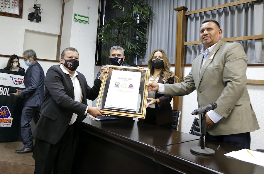 Entrega Presidente del Congreso reconocimientos a leyendas del futbol de los equipos Soles y Seris de Hermosillo Entrega Presidente del Congreso reconocimientos a leyendas del futbol de los equipos Soles y Seris de Hermosillo