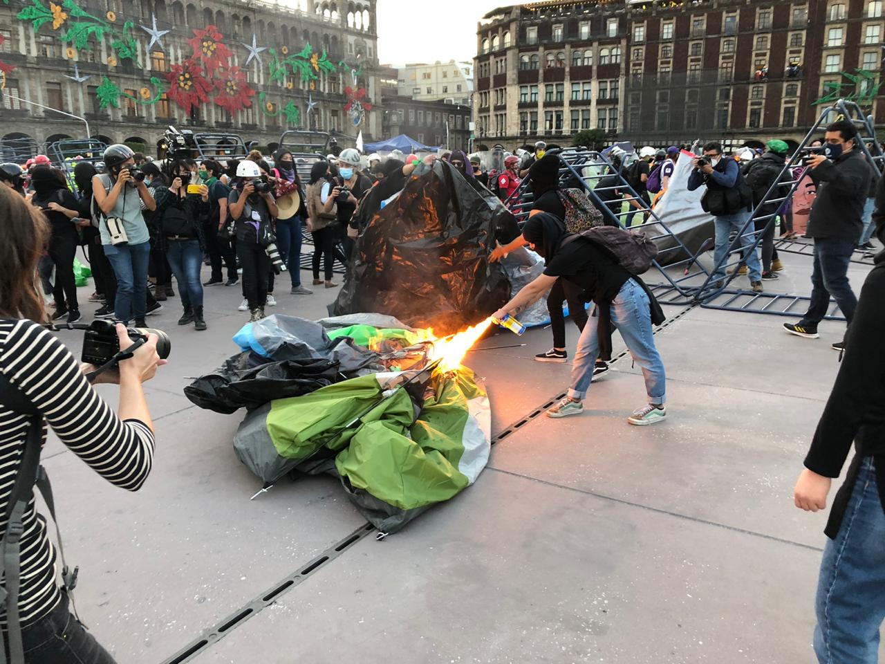 Se nos tapa la boca y nos piden silencio: Mujeres marchan para exigir alto a la violencia en CDMX