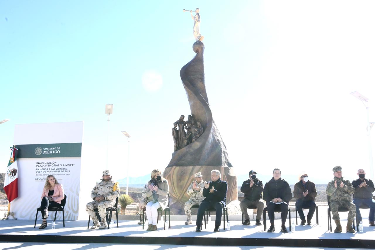 Entregan Presidente de la República y Gobernadora Memorial en Bavispe