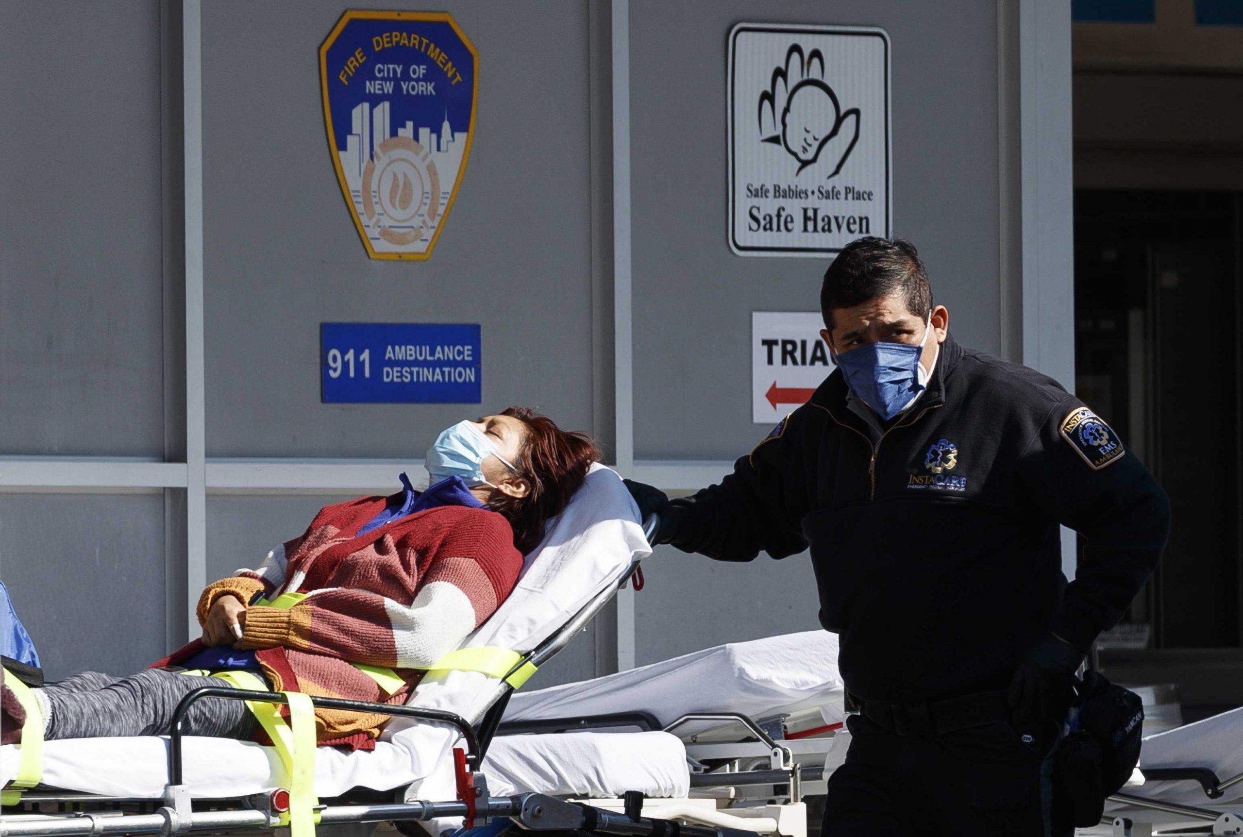 EE.UU. registra 322,285 muertes y 18,197,351 infecciones por la COVID-19