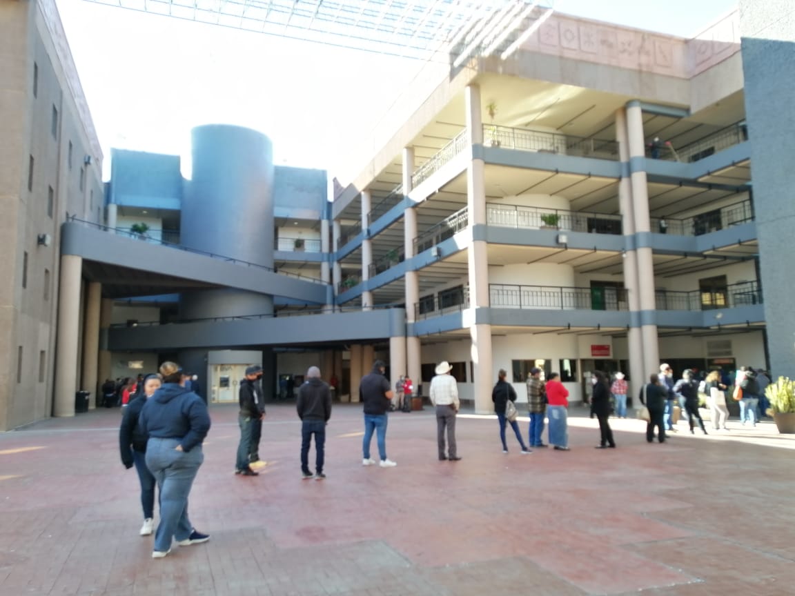 Regresan de vacaciones trabajadores del estado