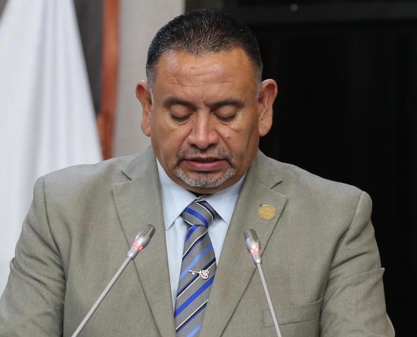 Busca Carlos Navarrete eliminar impuestos inconstitucionales
