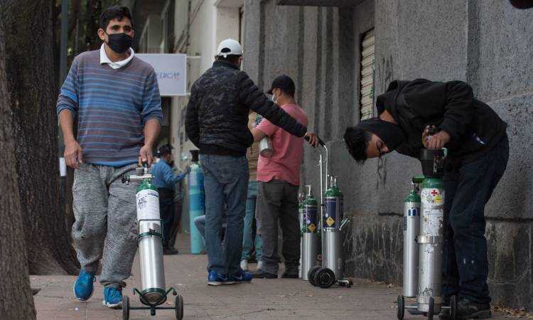Desabasto de tanques de oxígeno agrava riesgo de morir por COVID-19: NYT Desabasto de tanques de oxígeno agrava riesgo de morir por COVID-19: NYT
