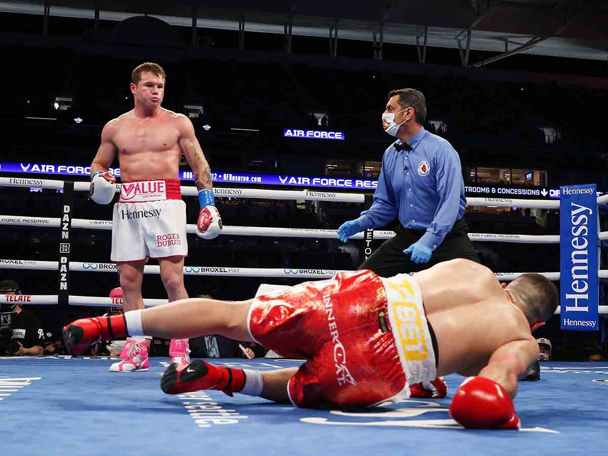 ‘Canelo’ Álvarez aplasta en tres episodios a Yildirim