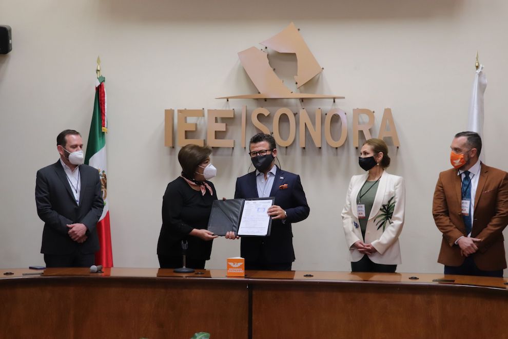 Se registra Ricardo Bours ante el IEE