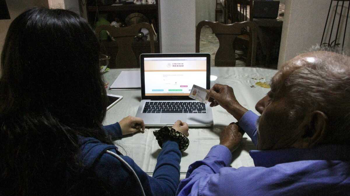 Se estabiliza sitio web de registro de vacunación para adultos mayores