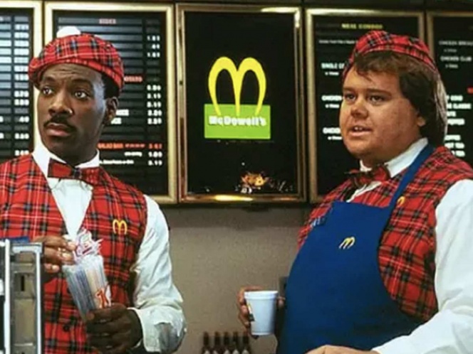 Eddie Murphy cuenta cómo fue obligado a meter un personaje blanco en una película
