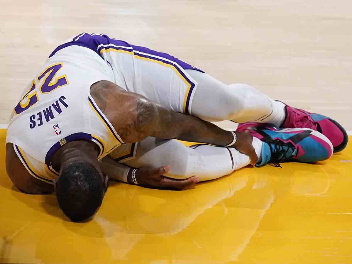 Malas noticias para Lakers, LeBron se rompe