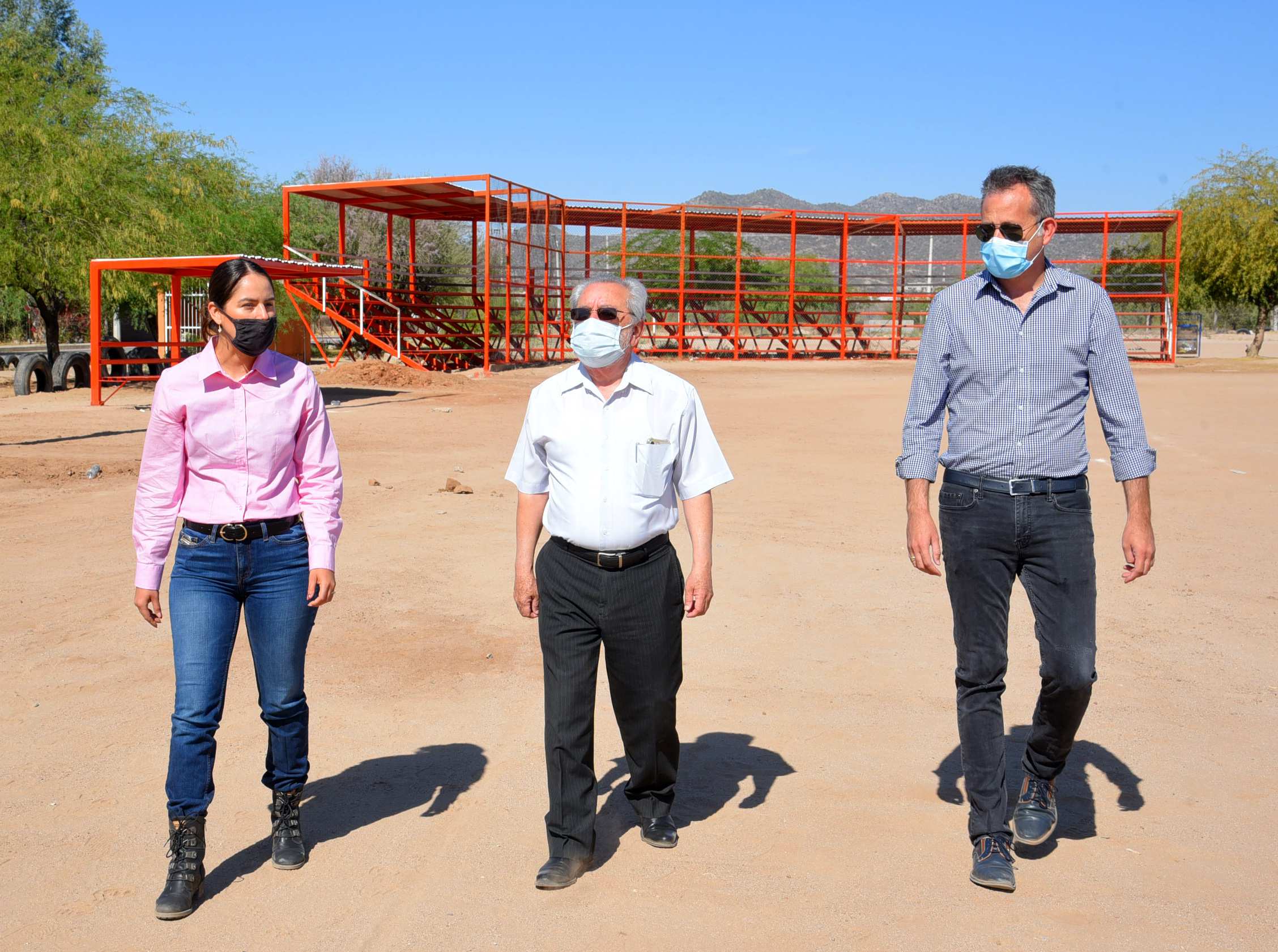 Supervisan proyecto de iluminación en campo deportivo de El Tazajal