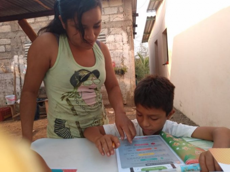 El apoyo de padres de familia es fundamental para el aprendizaje en casa