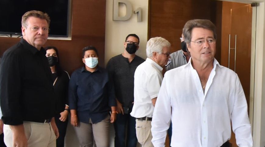 Se efectúan servicios funerarios de Abel Murrieta y marchan en contra de la violencia en Cajeme