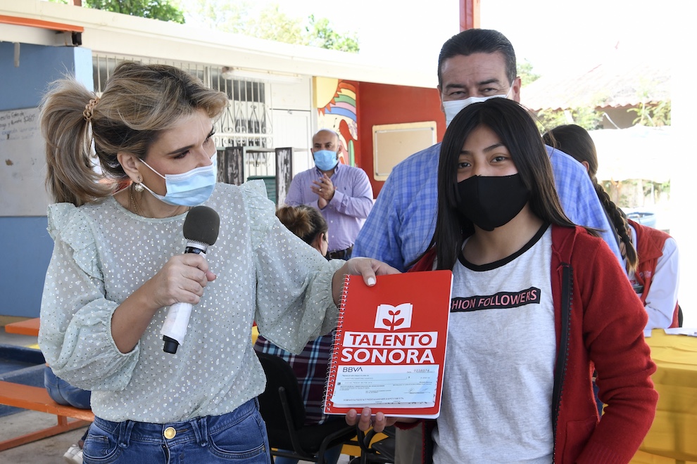 Destina Gobernadora Claudia Pavlovich recursos para más de 48 mil becas y estímulos educativos