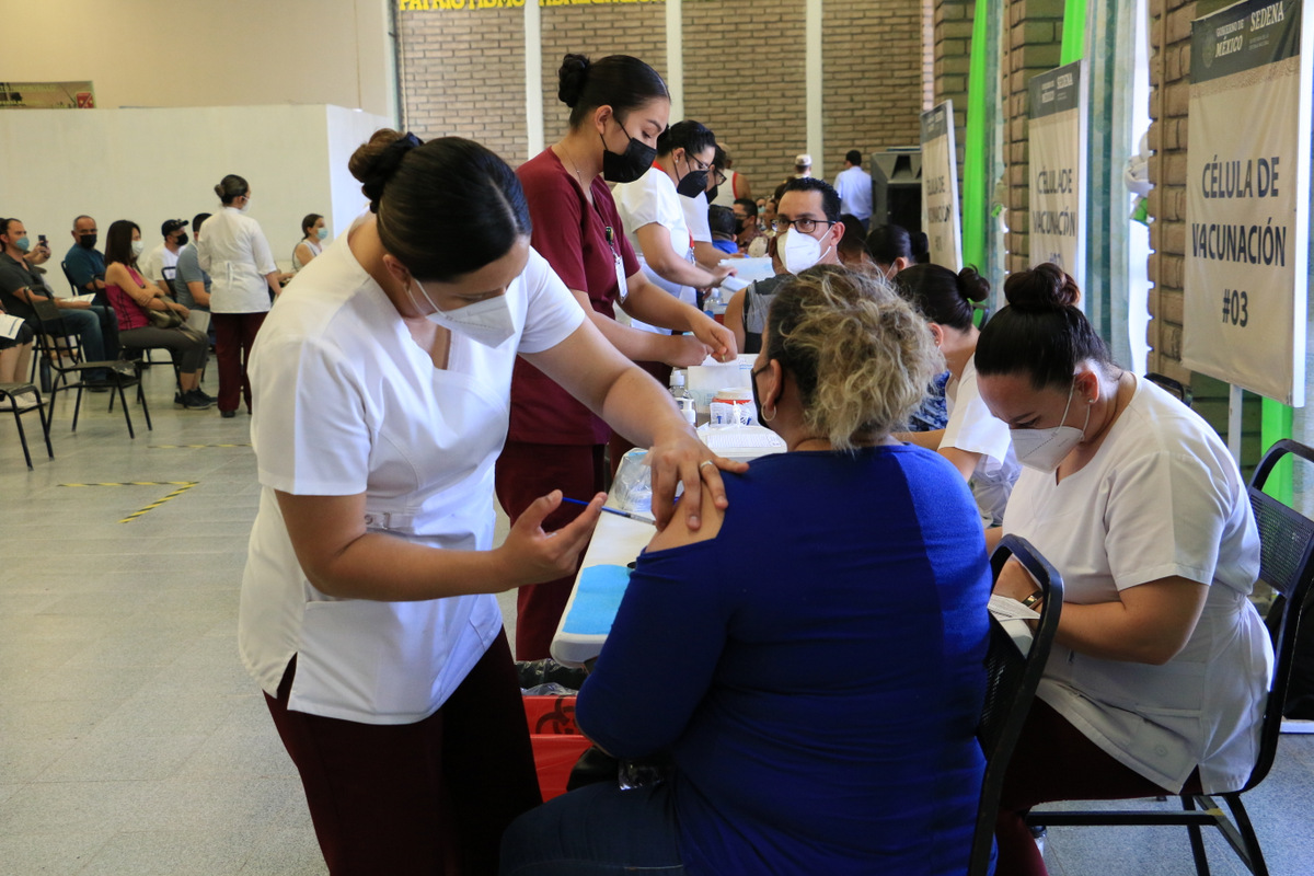 Participan más de 80 enfermeras de Isssteson en vacunación contra COVID-19