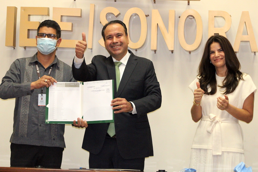 Recibe Antonio Astiazarán Constancia de Mayoría como Presidente Municipal Electo de Hermosillo Recibe Antonio Astiazarán Constancia de Mayoría como Presidente Municipal Electo de Hermosillo