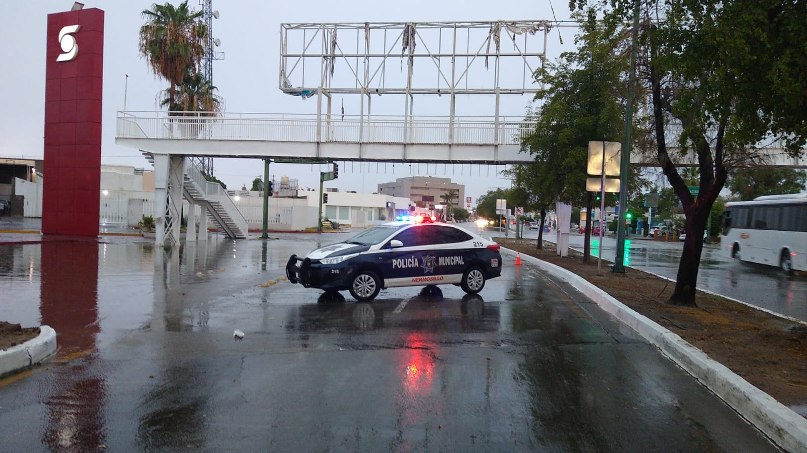 Llaman a extremar precauciones durante lluvias y fuertes vientos en Hermosillo