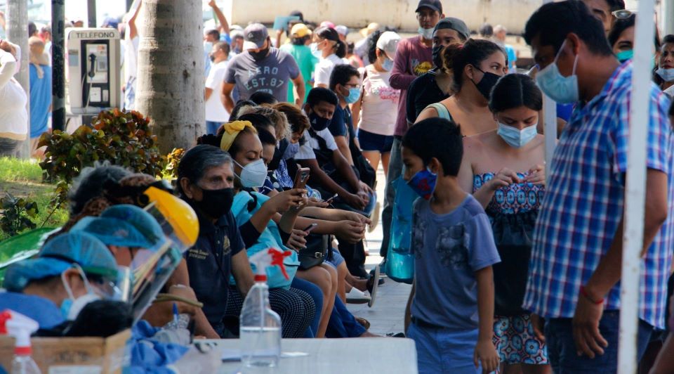 Continúa al alza los contagios por COVID con 11 mil nuevos casos