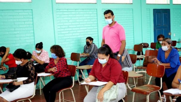 A los profesores los agarraron copiando. Deporte nacional hacer trampa